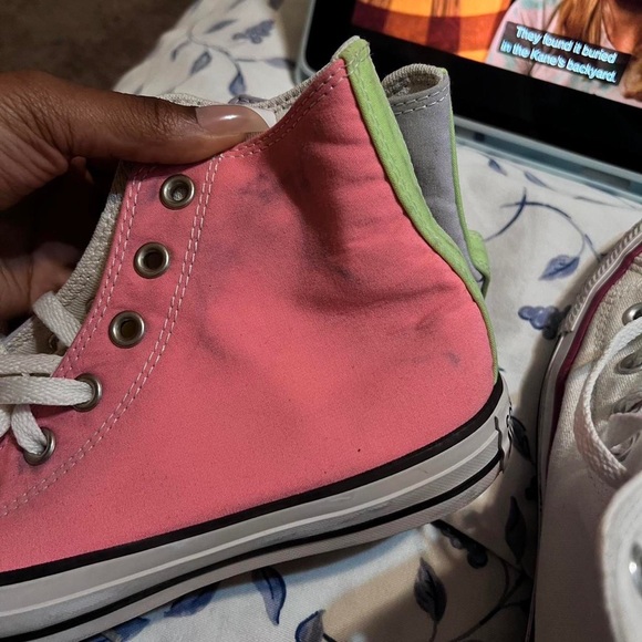 Multi color converse shoes - Picture 2 of 3
